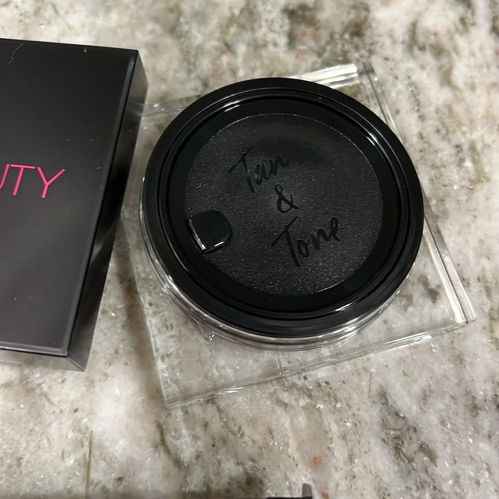 NIB - HUDA BEAUTY - TANTOUR Contour & Bronzer Cream - RICH